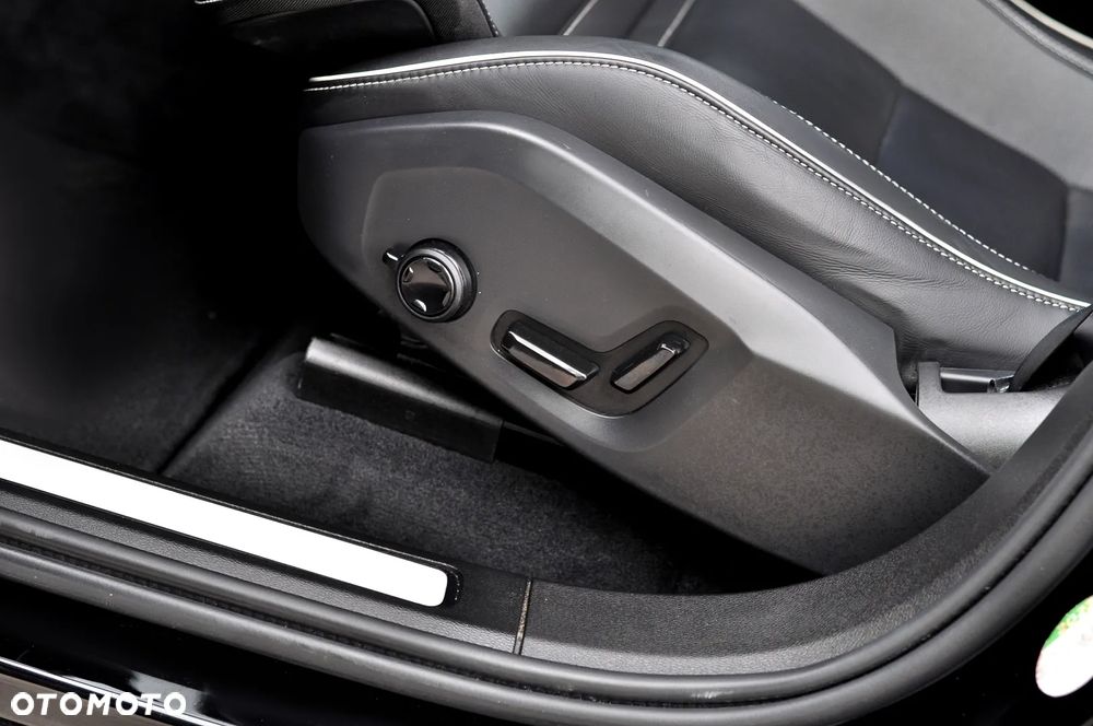 Volvo XC 60 B4 B Plus Dark - 23