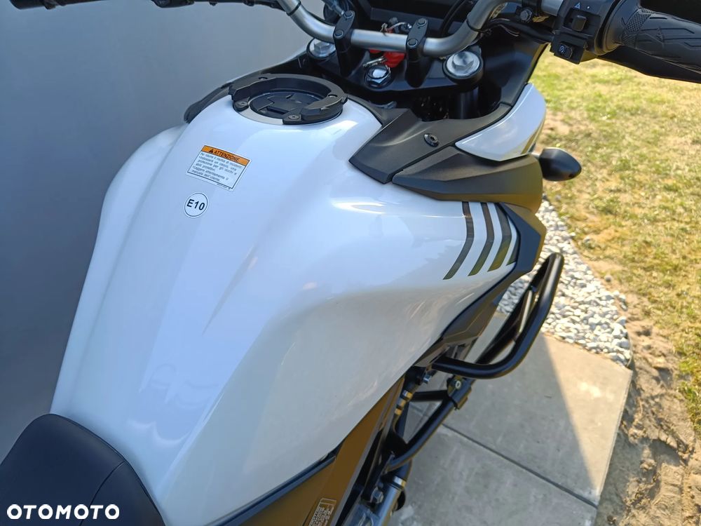 Suzuki V-STROM - 10