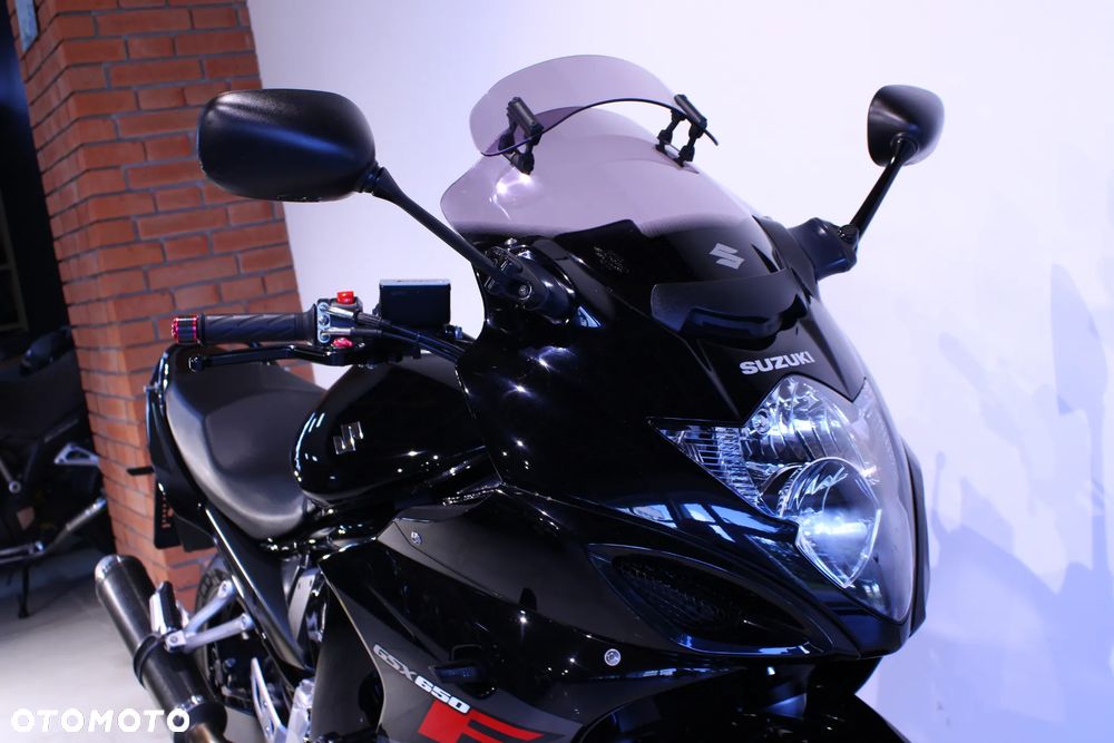 Suzuki GSX - 16