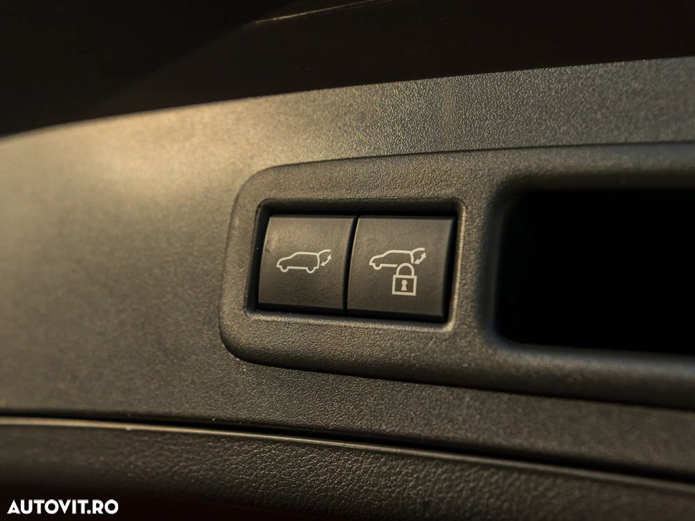 Lexus UX 250h (E-FOUR) F SPORT - 24
