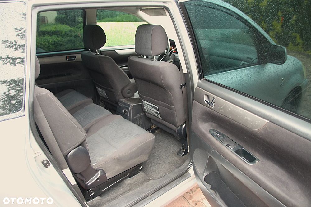 Toyota Avensis Verso D-4D Sol - 30