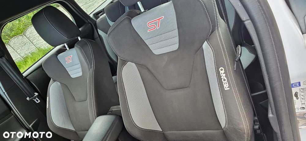 Ford Focus 2.0 EcoBoost ST mit Leder-Sport-Paket - 11