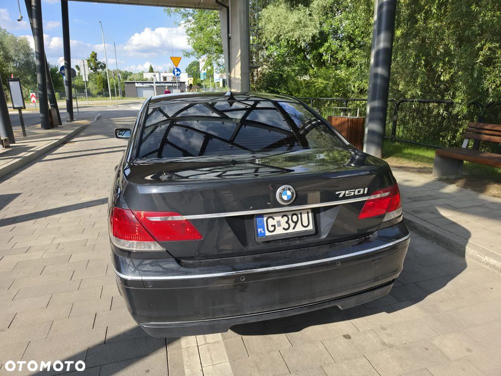 BMW Seria 7 750i - 4