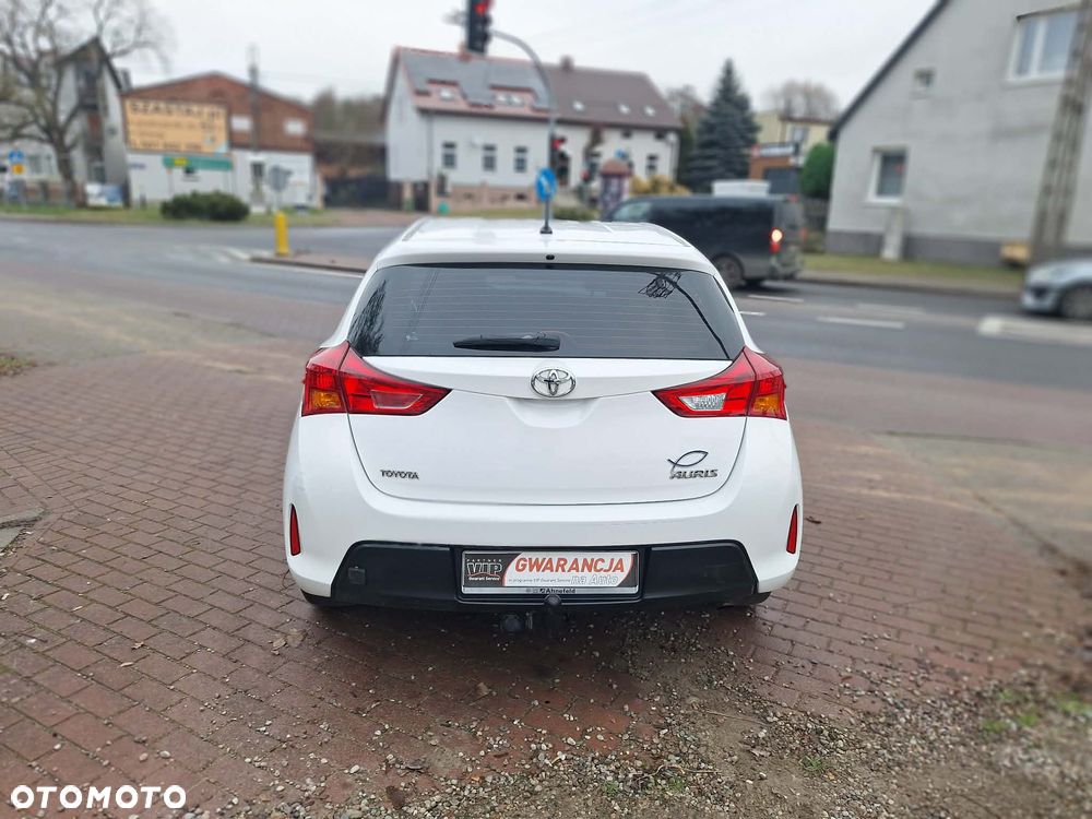 Toyota Auris 1.33 Dual-VVT-i - 13