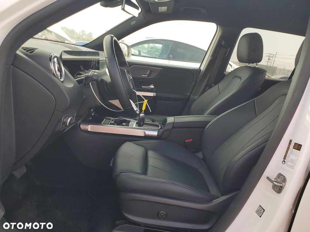 Mercedes-Benz EQB 250+ - 8