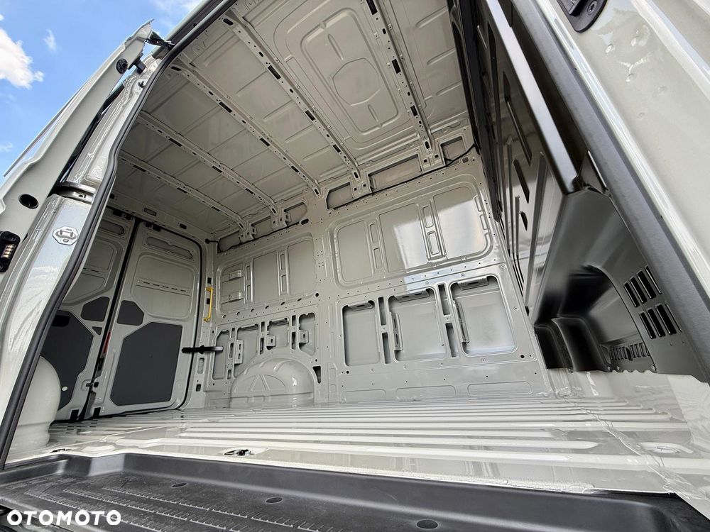 Volkswagen Crafter - 28