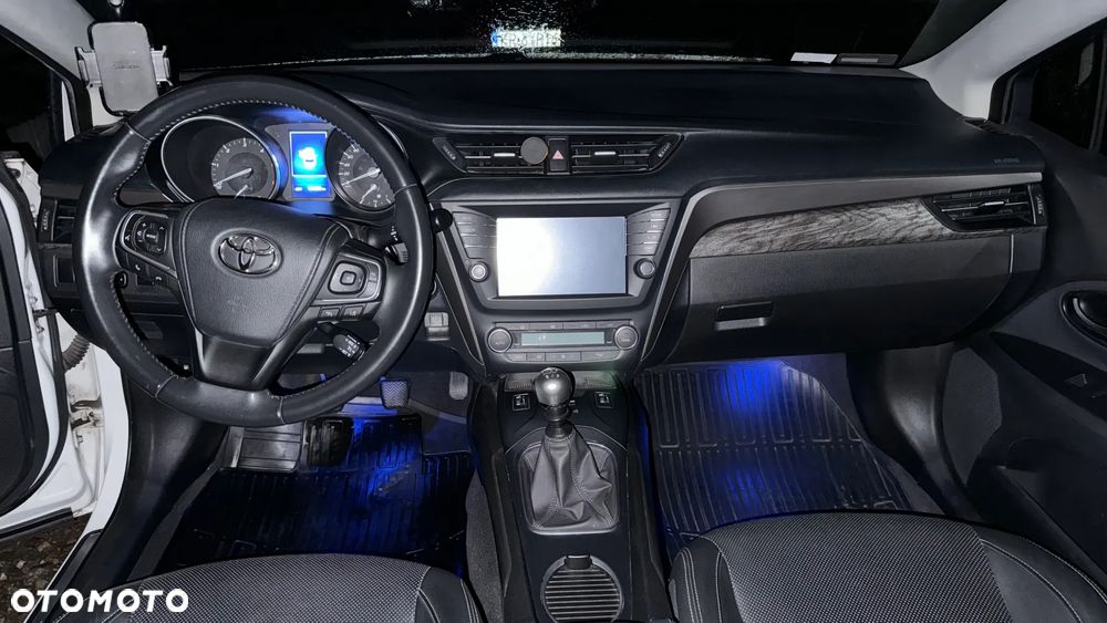 Toyota Avensis 2.0 D-4D Premium - 29