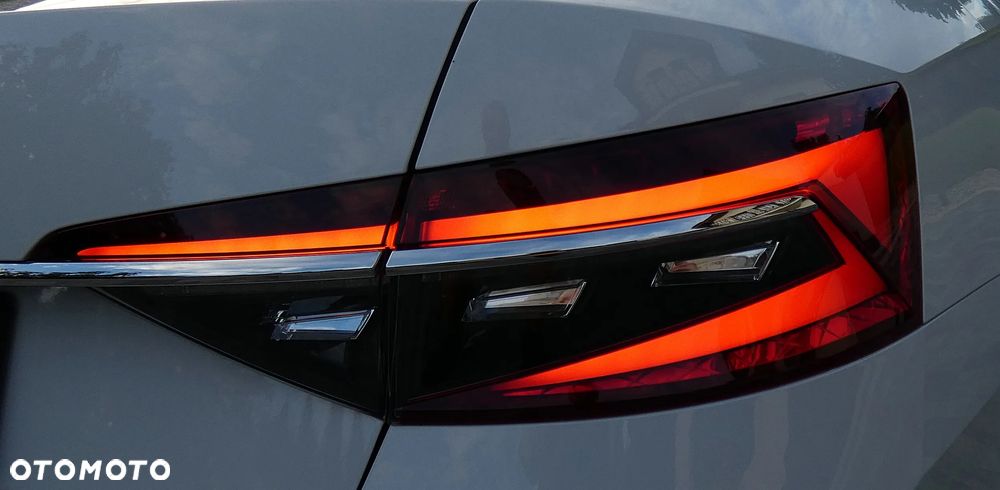 Skoda Superb 2.0 TDI SCR Style DSG - 24