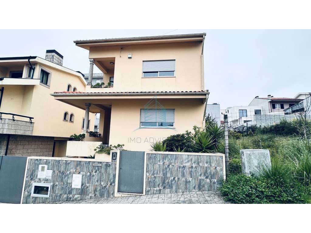 Moradia T3 com Garagem e Jardim em S.Cosme- Gondomar - Grande imagem: 4/23