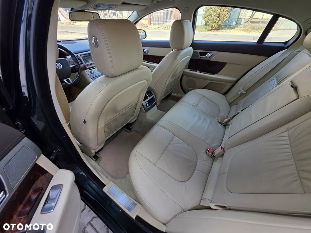 Jaguar XF 3.0 V6 D Premium Luxury - 21