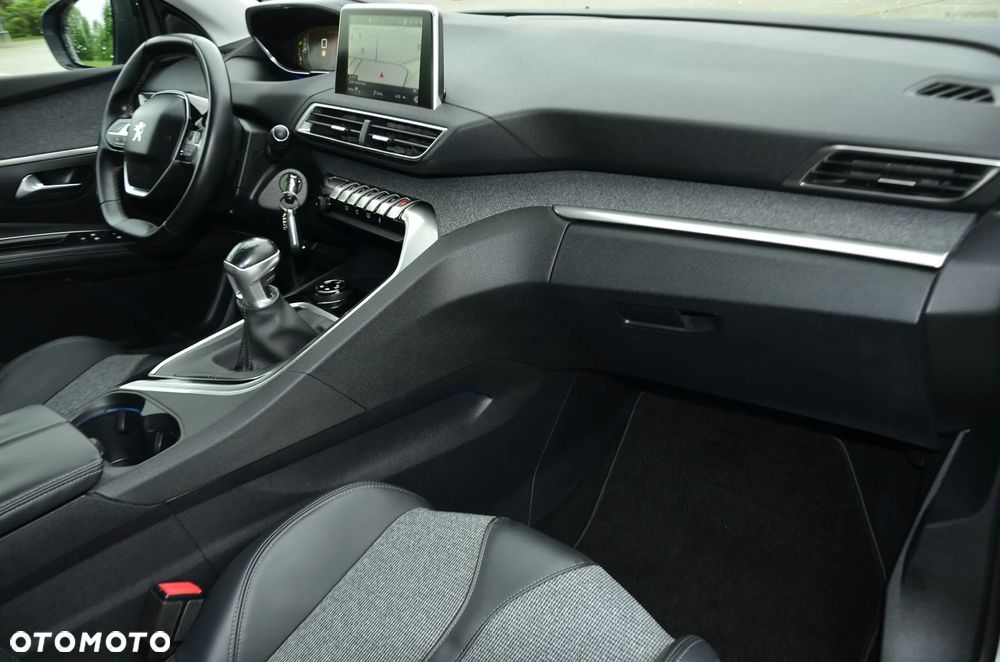 Peugeot 5008 BlueHDi 150 Allure - 21