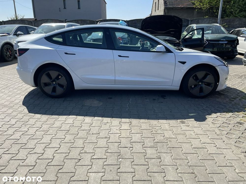 Tesla Model 3 - 4
