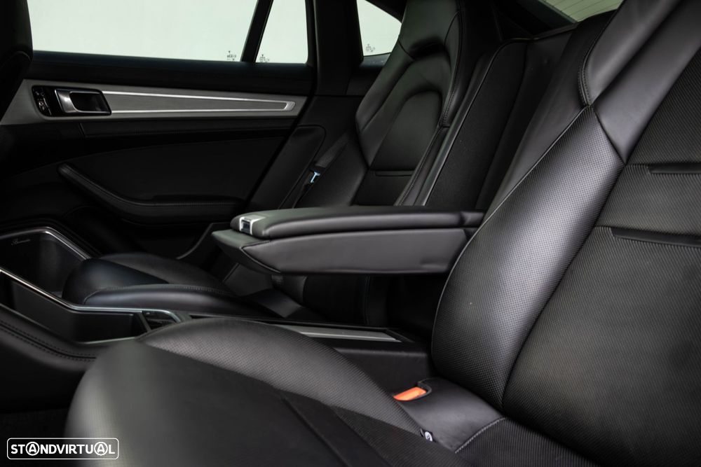 Porsche Panamera 4 S - 37