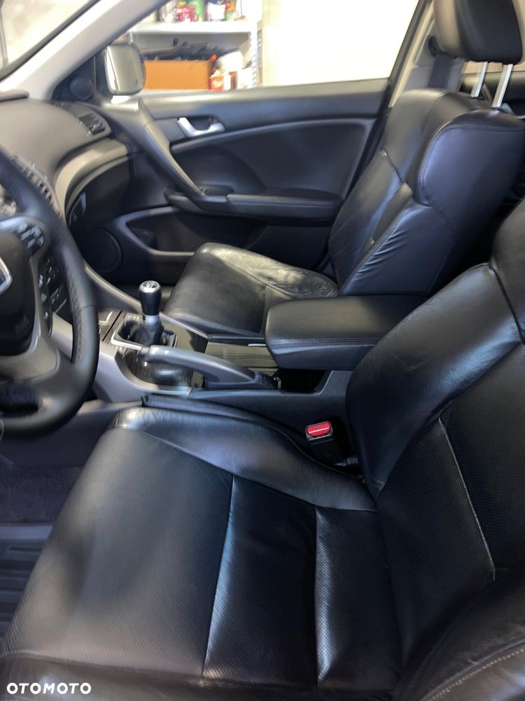 Honda Accord 2.0 Executive Nav - 20