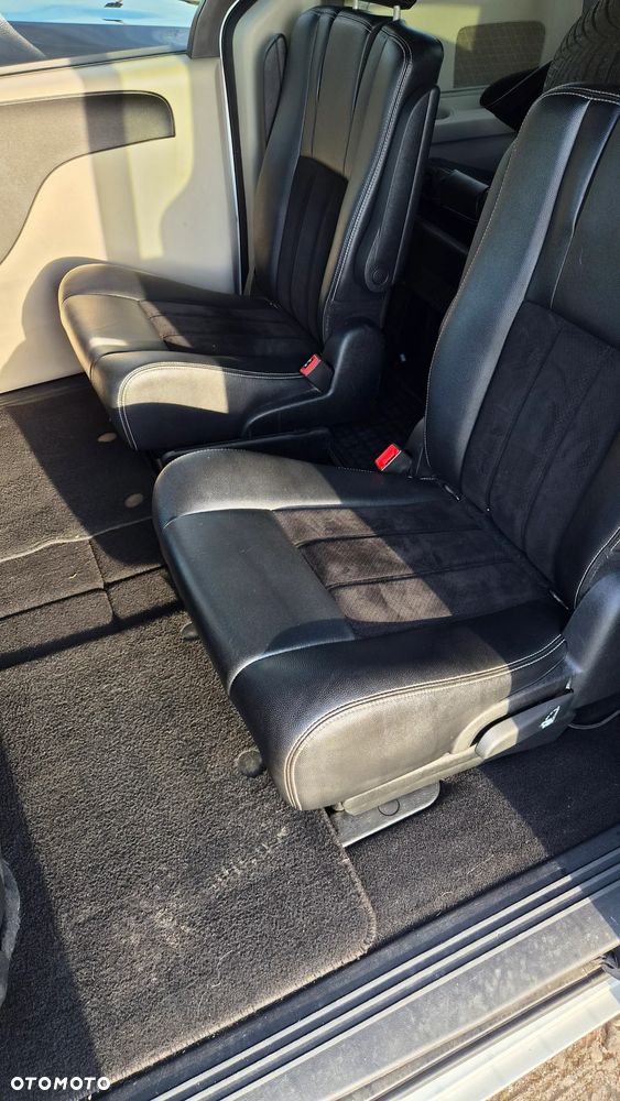 Dodge Grand Caravan - 18