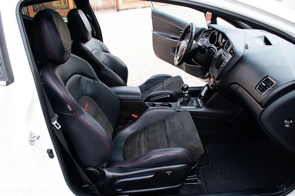 Kia Ceed Cee'd 1.6 T-GDI GT - 31