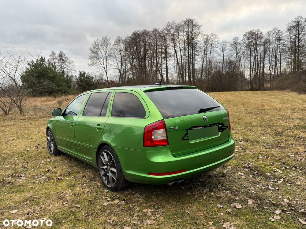 Skoda Octavia Combi 2.0 TDI DPF RS - 3
