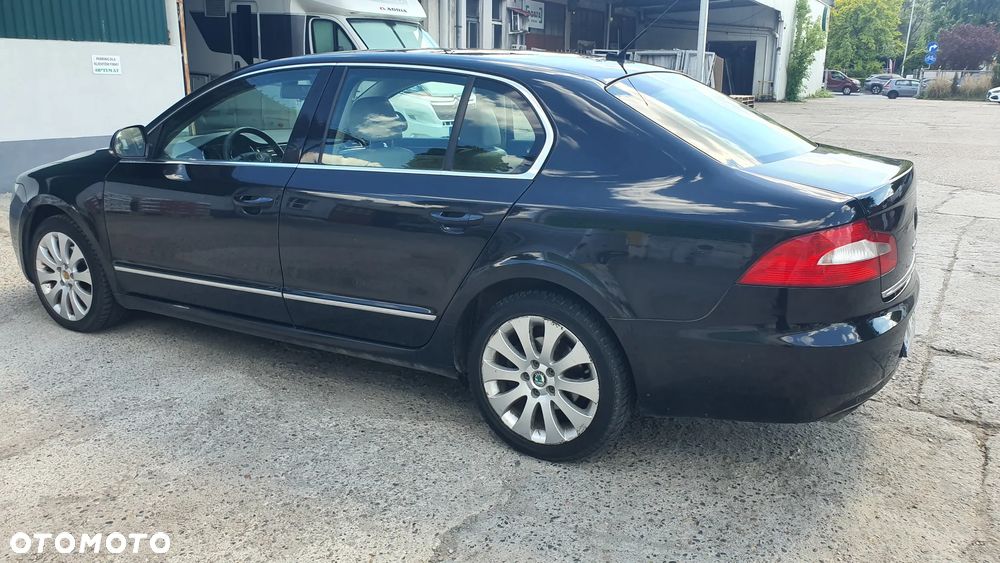 Skoda Superb 2.0 TDI Elegance DSG - 23