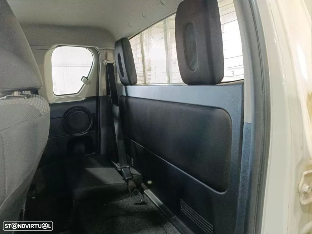 Toyota hilux 2.4 d-4d 2wd ce 3l - 5