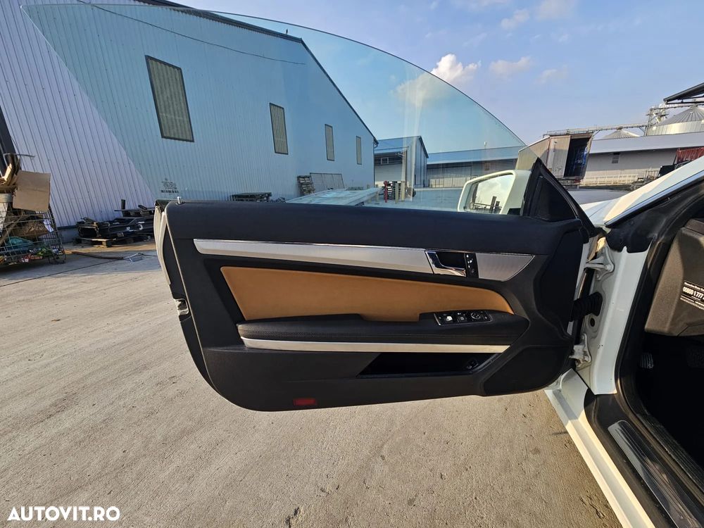 Mercedes-Benz E - 12