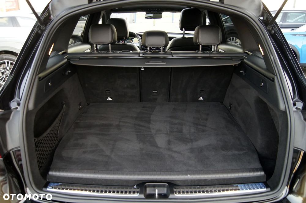 Mercedes-Benz GLC 300 e 4Matic 9G-TRONIC AMG Line - 29