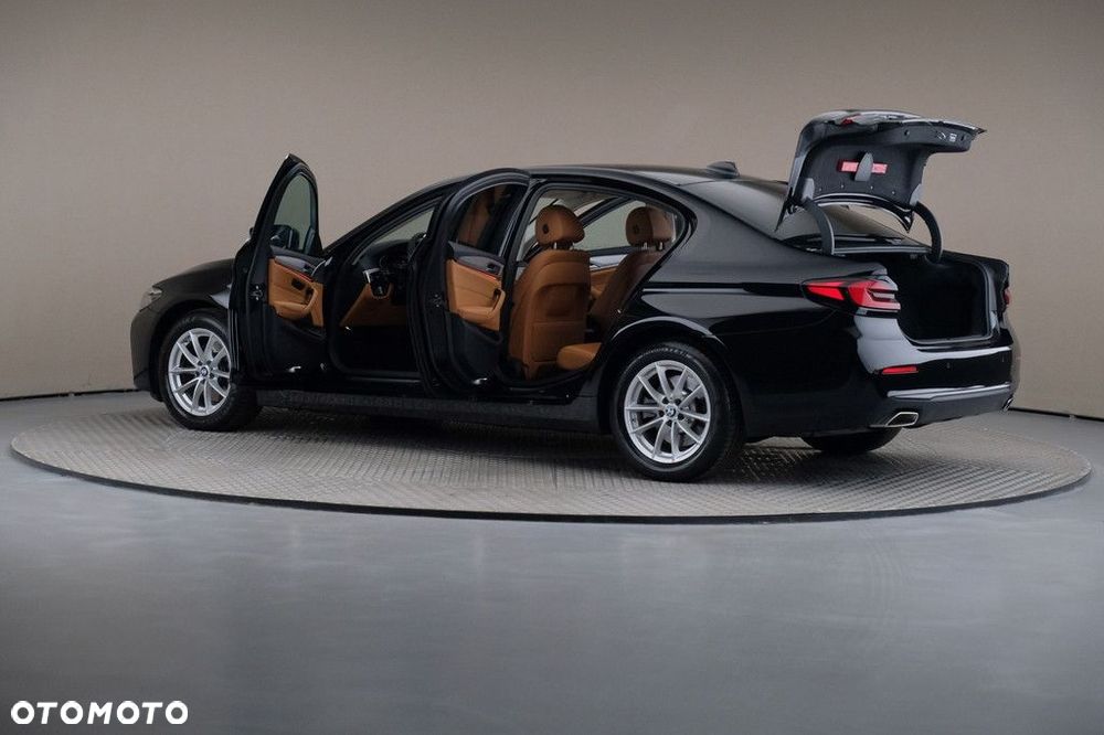 BMW Seria 5 520d xDrive - 7