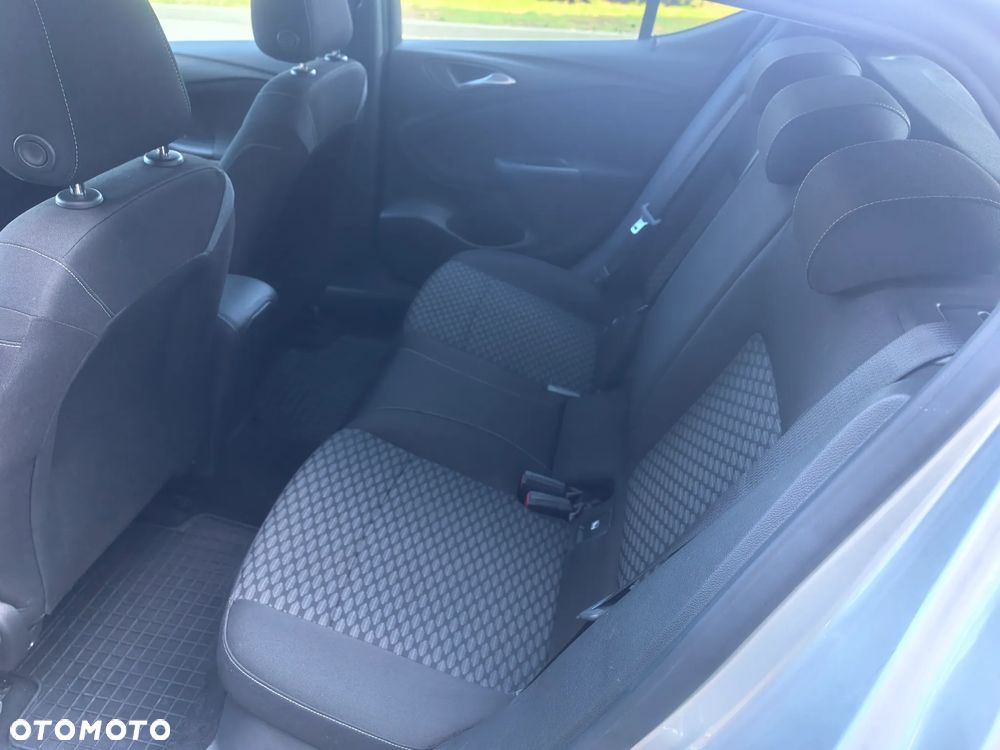 Opel Astra 1.2 T Edition S&S - 11