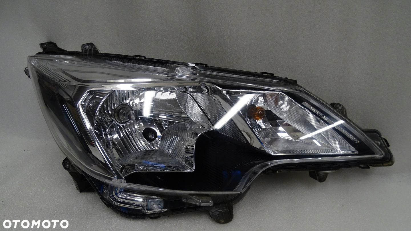 MITSUBISHI SPACE STAR III - lampa przednia prawa - 1