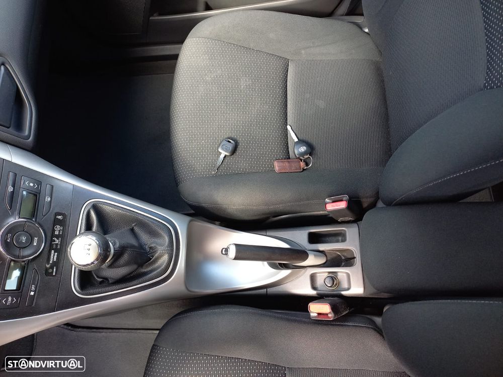Toyota Auris 1.4 D-4D - 15