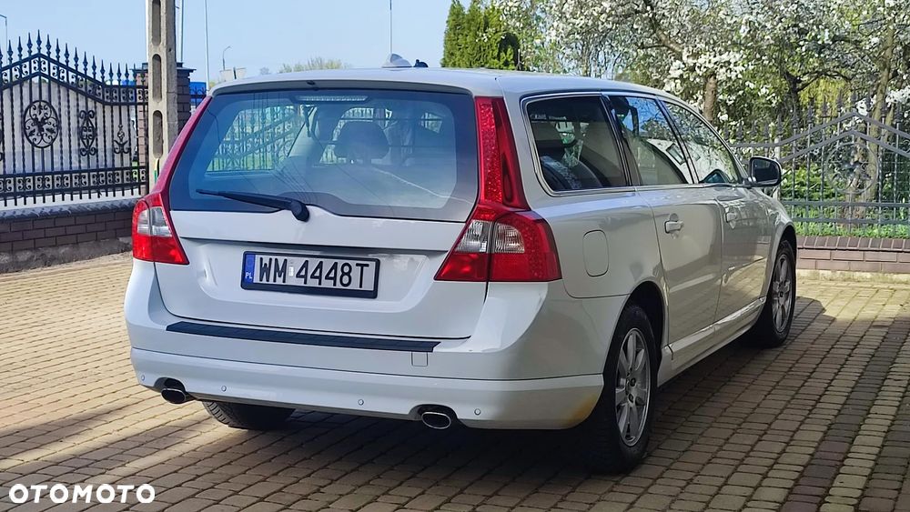 Volvo V70 D5 AWD Kinetic - 8