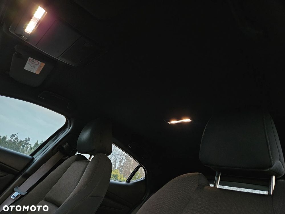 Mazda 3 e-SKYACTIV-G 122 M HYBRID EXCLUSIVE-LINE - 32