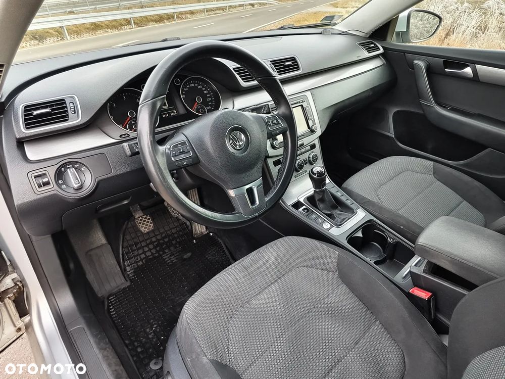 Volkswagen Passat 2.0 TDI Comfortline - 10