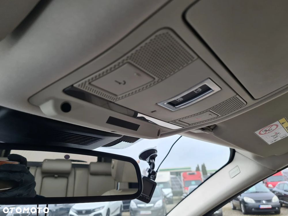 Land Rover Discovery Sport 2.0 TD4 HSE - 27