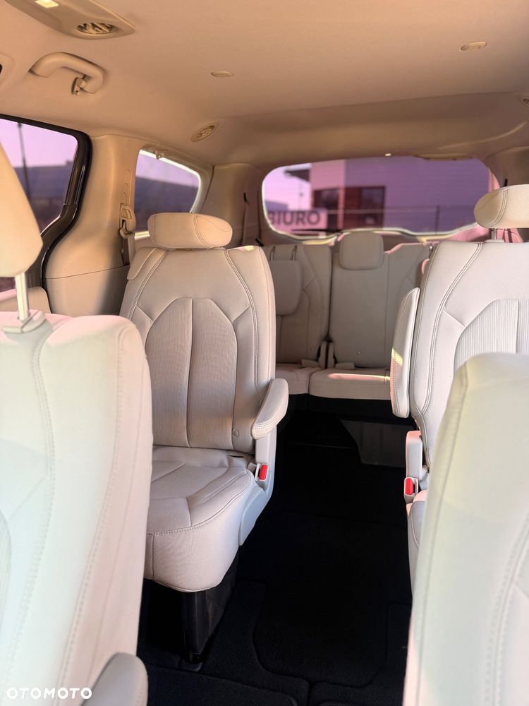 Chrysler Pacifica - 14