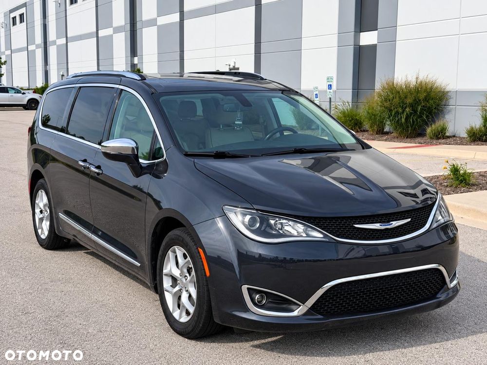 Chrysler Pacifica - 3