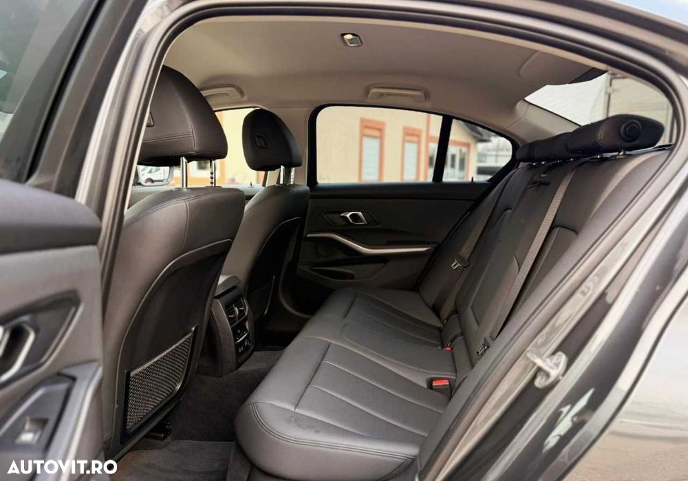 BMW Seria 3 320i AT - 16