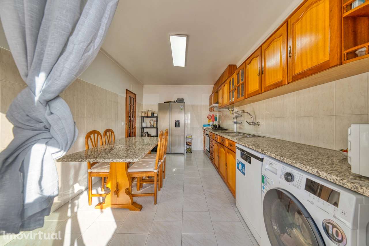 T3 com 3 Varandas e Arrecadação no Entroncamento | Localização Premium - Grande imagem: 4/29