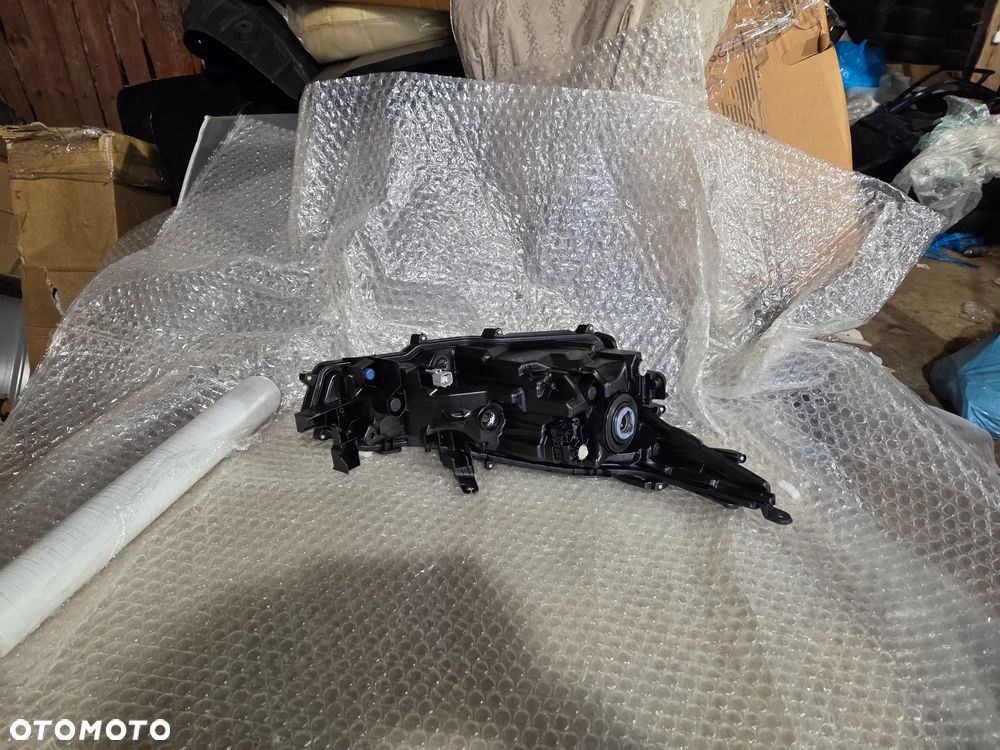 Lampa lewa przód przednia Toyota Corolla XII E21 2018-2023 Sedan 81170-02T31-00 81170-02T31 Reflektor lewy przód przedni Toyota Corolla XII E21 2018-2023 Sedan 8117002T3100 8117002T31 - 9