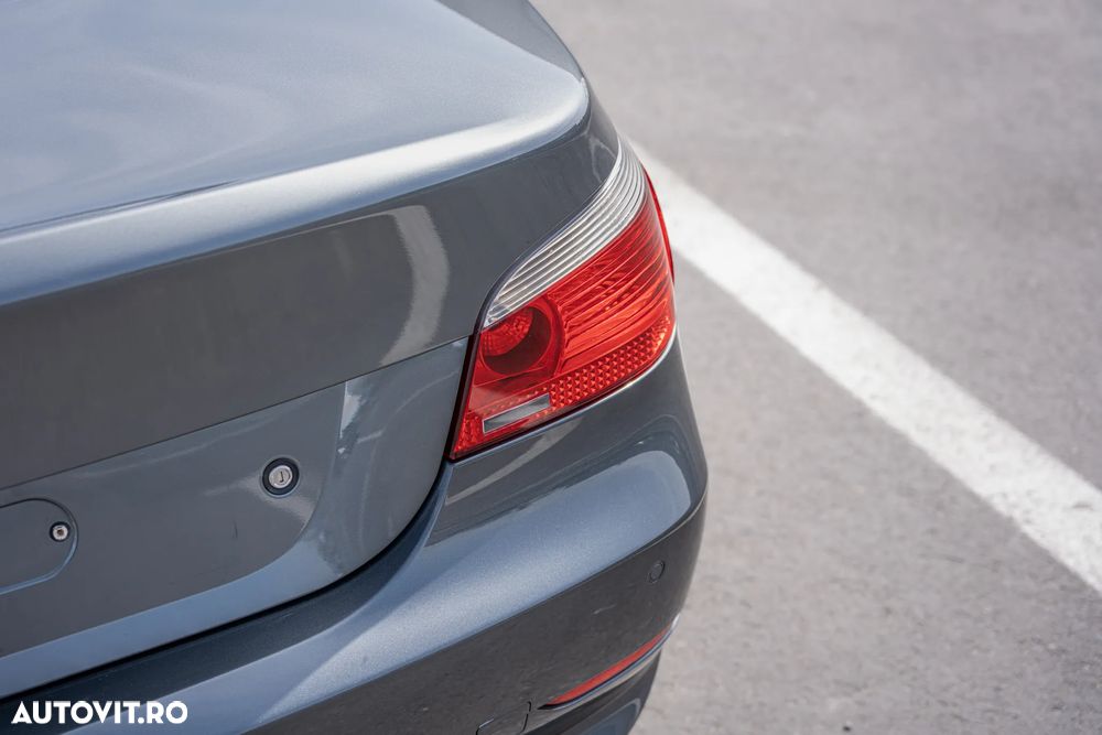 BMW Seria 5 523i - 7