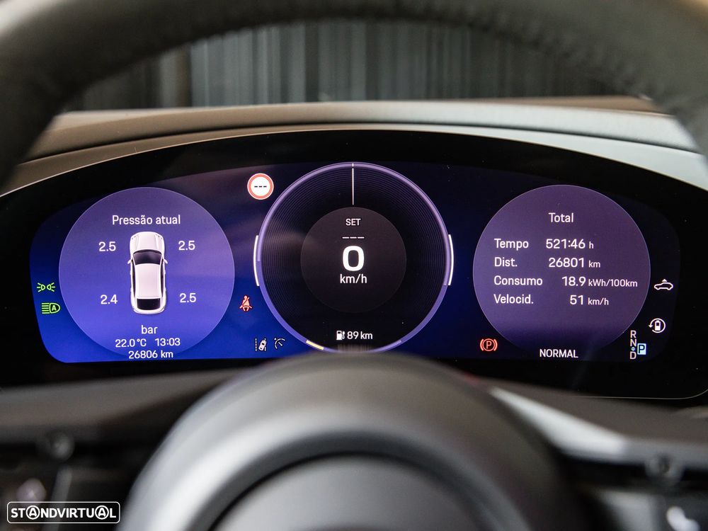 Porsche Macan Electric - 26