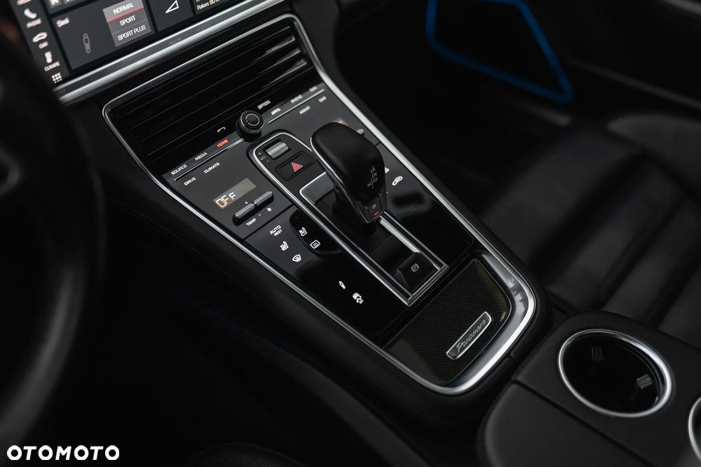 Porsche Panamera Turbo - 25
