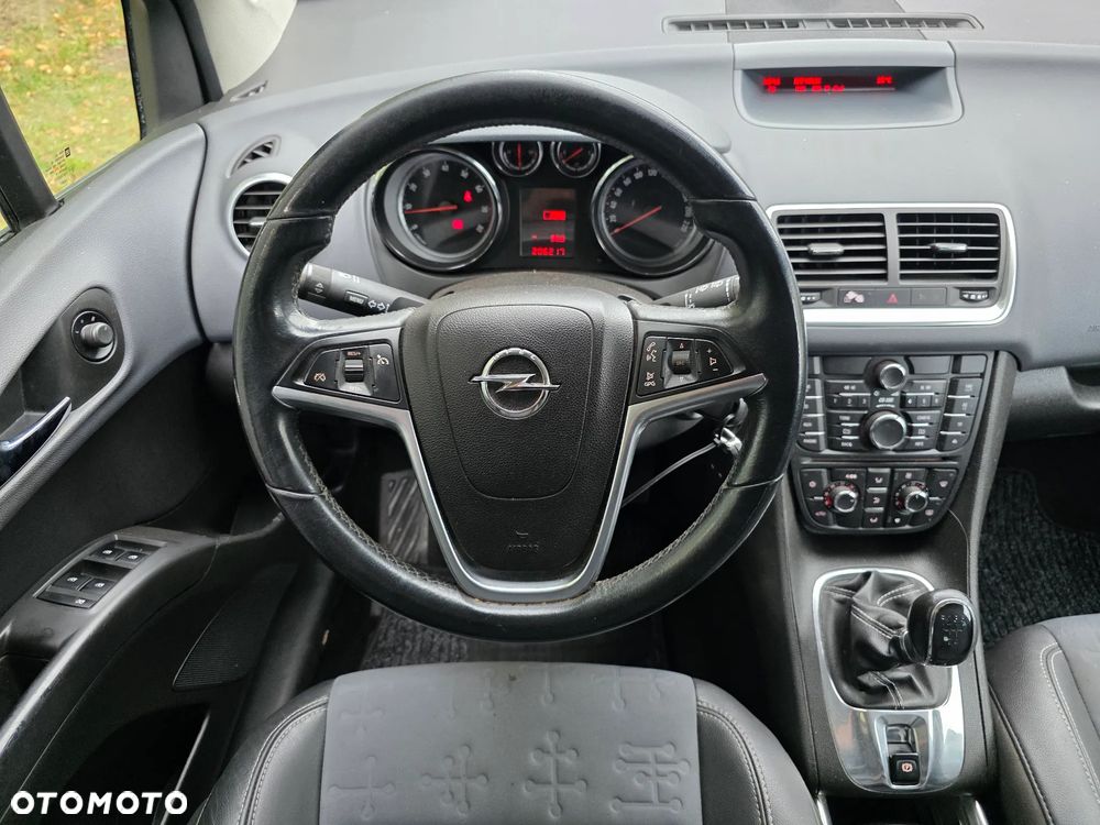 Opel Meriva ver-1-4-t-design-edition - 32