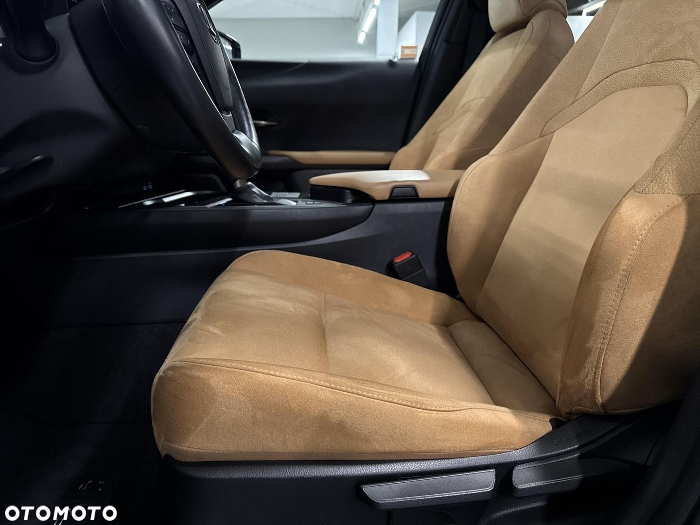 Lexus UX - 15