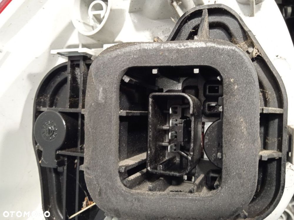 VOLKSWAGEN GOLF V LAMPA TYŁ PRAWA ZEWNĘTRZNA - 5