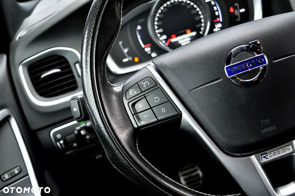 Volvo V60 D3 R-Design - 24