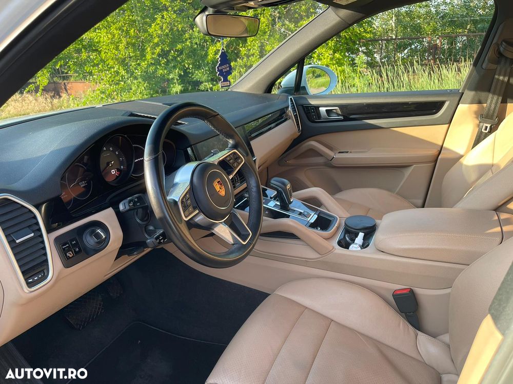Porsche Cayenne - 7