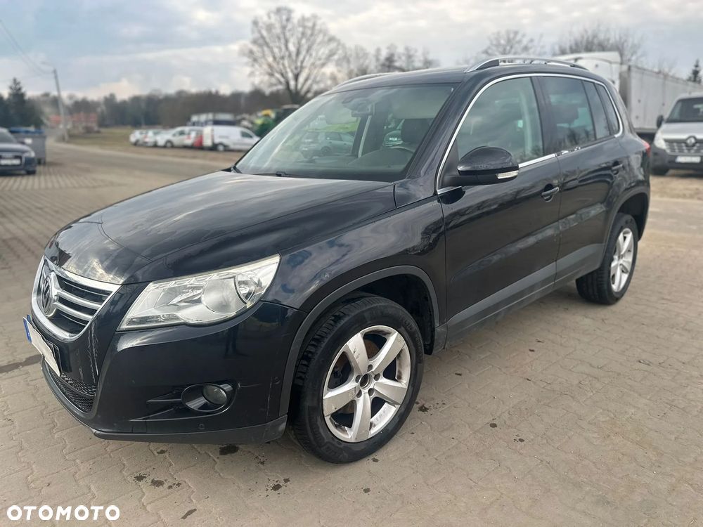 Volkswagen Tiguan - 1