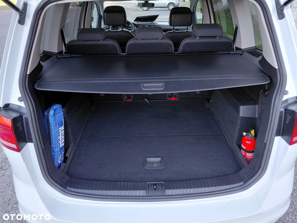 Volkswagen Touran - 38