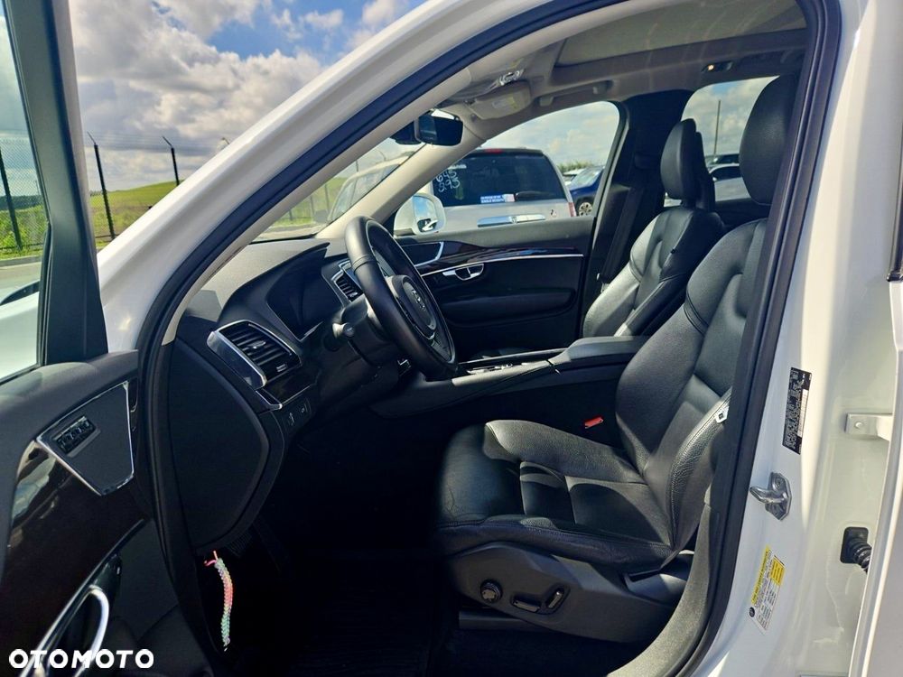Volvo XC 90 - 9
