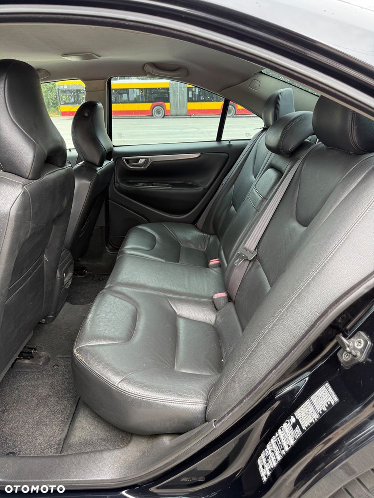 Volvo S60 ver-2-4d5-rubin - 16